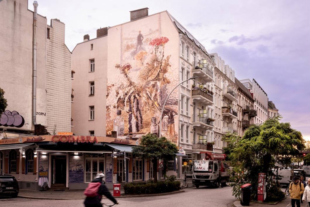 【貴重本】komm,mein madchen,in die berge Caspar David Friedrich's »Wanderer« as a huge mural | Hamburger