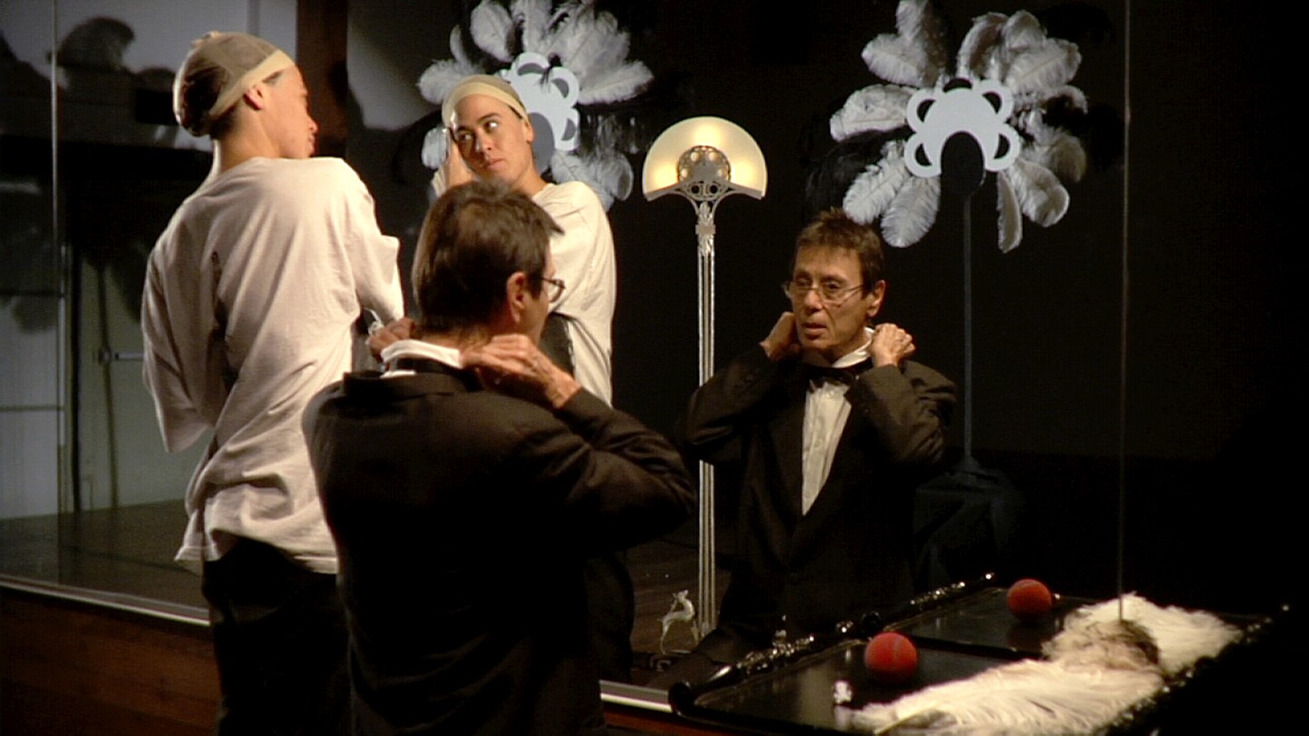 Pauline Boudry / Renate Lorenz, Salomania, 2009, Collection Centre Pompidou, Paris Musée national d’art moderne - Centre de création industrielle, Inventarnummer: AM 2023-832 © Pauline Boudry / Renate Lorenz, Bildnachweis: Centre Pompidou, MNA Pauline Boudry / Renate Lorenz, Salomania, 2009, Collection Centre Pompidou, Paris Musée national d’art moderne - Centre de création industrielle, Inventarnummer: AM 2023-832 © Pauline Boudry / Renate Lorenz, Bildnachweis: Centre Pompidou, MNA