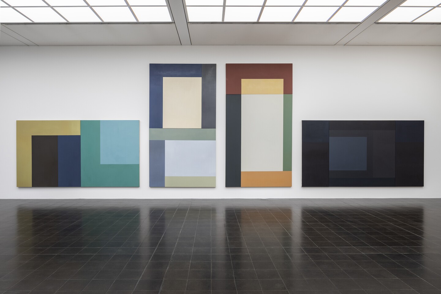 David Novros (*1941), Four Seasons, 1974, 4-teiliges Gemälde, je 174 x 351 cm, Hamburger Kunsthalle, Schenkung Sammlung Lafrenz © David Novros / VG Bild-Kunst, Bonn 2026, © Hamburger Kunsthalle Foto: Fred Dott