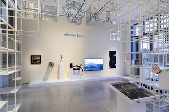 Raumansicht: Familienausstellung »Alles im Lot?« im Hamburger Kinderzimmer