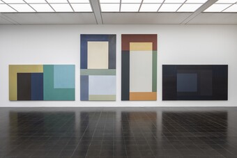 David Novros (*1941), Four Seasons, 1974 Öl auf Leinwand, 4-teiliges Gemälde, je 174 x 351 cm, Hamburger Kunsthalle, Schenkung Sammlung Lafrenz © David Novros / VG Bild-Kunst, Bonn 2025, © Hamburger Kunsthalle Foto: Fred Dott David Novros (*1941), Four Seasons, 1974 Öl auf Leinwand, 4-teiliges Gemälde, je 174 x 351 cm, Hamburger Kunsthalle, Schenkung Sammlung Lafrenz © David Novros / VG Bild-Kunst, Bonn 2025, © Hamburger Kunsthalle Foto: Fred Dott