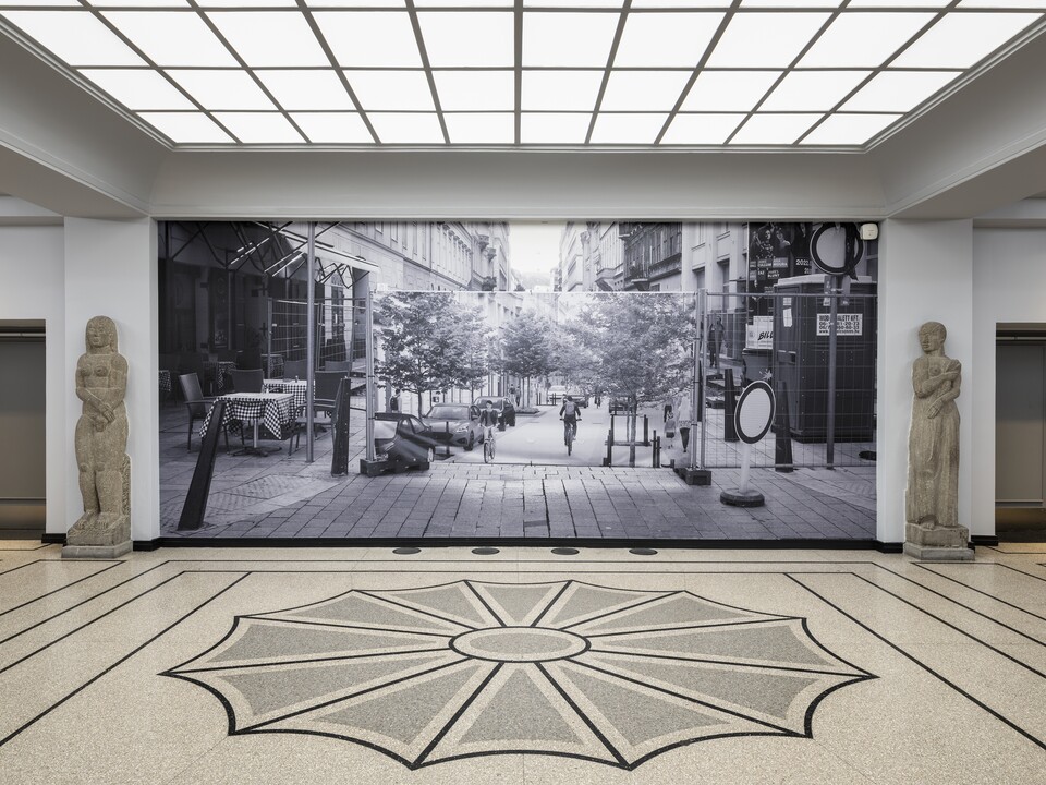 Foyer des Hubertus-Wald-Forums mit den beiden Kaminfiguren von G.H. Wolff, ©Hamburger Kunsthalle, Foto: Fred Dott Foyer des Hubertus-Wald-Forums mit den beiden Kaminfiguren von G.H. Wolff, ©Hamburger Kunsthalle, Foto: Fred Dott