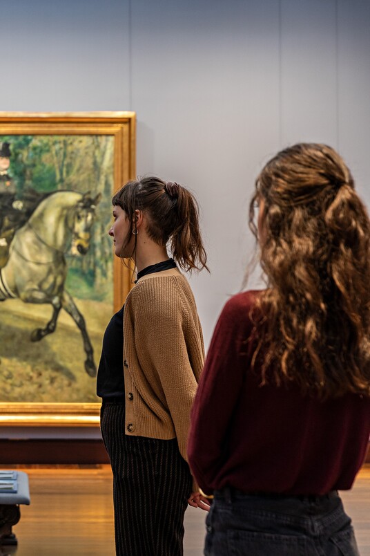 Sammlungsraum Impressionismus mit einer Skulptur, Hamburger Kunsthalle, Foto: Fred Dott