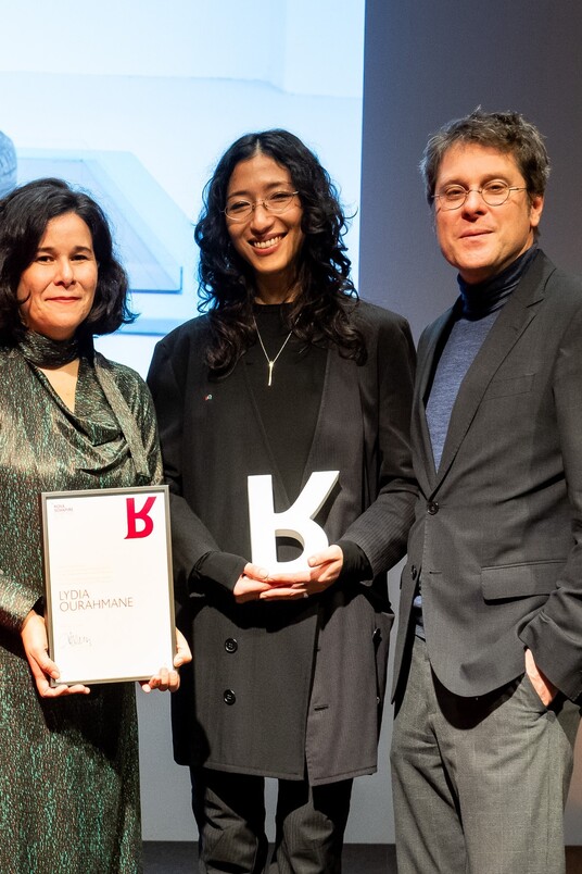 Preisverleihung Rosa-Schapire-Kunstpreis 2024 (v. l. n. r.), Ausschnitt:  Dr. Corinne Diserens und  Dr. Brigitte Kölle (beide Hamburger  Kunsthalle), Dr. Ekkehard Nümann  (Freunde der Hamburger  Kunsthalle), Yasmil Raymond  (Jurorin), Lydia Ourahmane  (Preisträgerin) und Prof. Dr.  Alexander Klar (Hamburger  Kunsthalle)  Foto: Romanus Fuhrmann