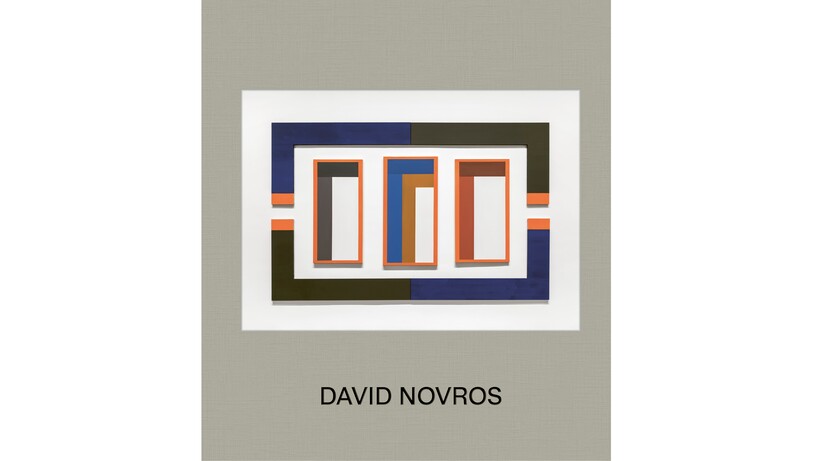 Buchcover mit bunten vertikalen Balken und der Aufschrift "David Novros"