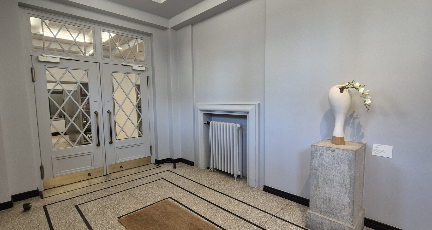 Eingang Hubertus-Wald-Forum, Blick nach links