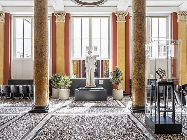Ausstellungsansicht SKULPTURAL. Die neuen Galerien, Hamburger Kunsthalle 2026. Skulptur: Universität Hamburg;  Picasso: Hamburger Kunsthalle / ARTOTHEK © Succession Picasso / VG Bild-Kunst, Bonn 2026