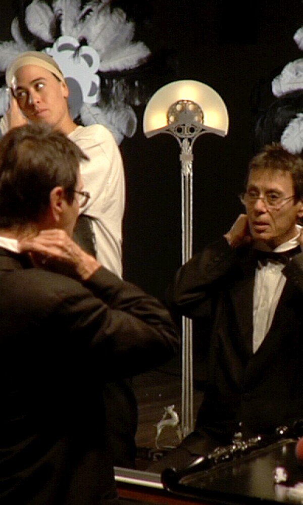 Pauline Boudry / Renate Lorenz, Salomania, 2009, Collection Centre Pompidou, Paris Musée national d’art moderne - Centre de création industrielle, Inventarnummer: AM 2023-832 © Pauline Boudry / Renate Lorenz, Bildnachweis: Centre Pompidou, MNA